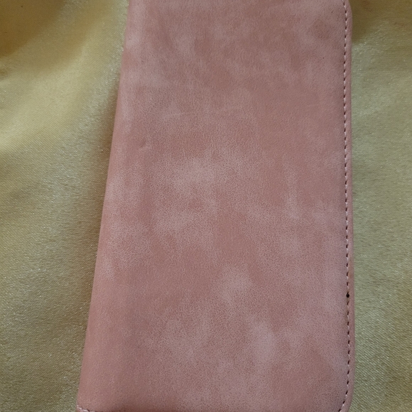 COPY - 15 Iphone 15 cases NEW!!! Girly!!! Wristlets and cases - Picture 11 of 16